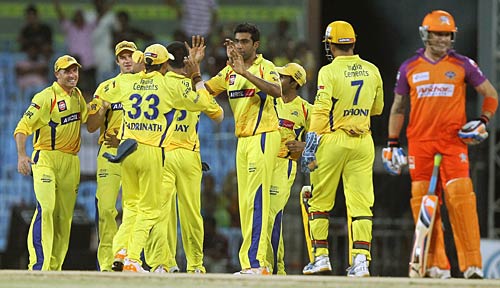 कोच्चि को हरा चेन्‍नई प्‍लेऑफ में पहुंचा