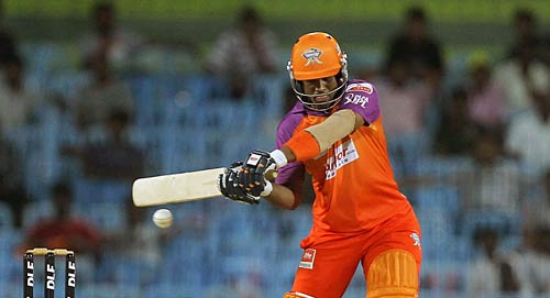 कोच्चि को हरा चेन्‍नई प्‍लेऑफ में पहुंचा