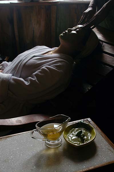 लड़कियों को संवरने में क्‍यों लगता है समय? |   चुंबन प्‍यार वाला