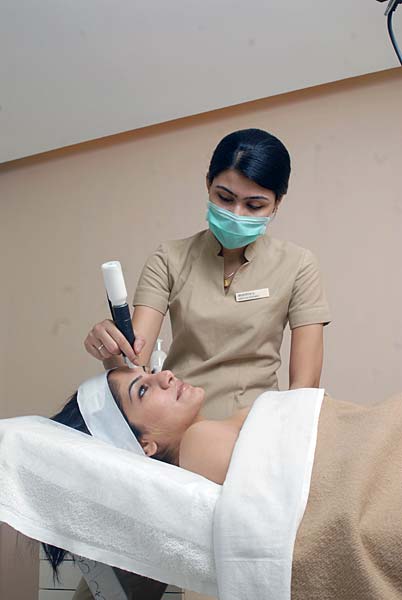 लड़कियों को संवरने में क्‍यों लगता है समय? |   चुंबन प्‍यार वाला