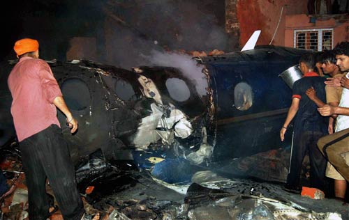 फरीदाबाद विमान हादसे की तस्‍वीरें | भय का माहौल