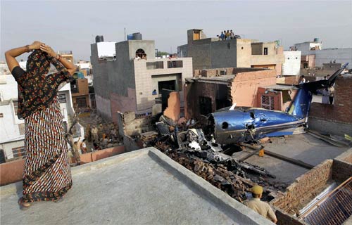 फरीदाबाद विमान हादसे की तस्‍वीरें | भय का माहौल