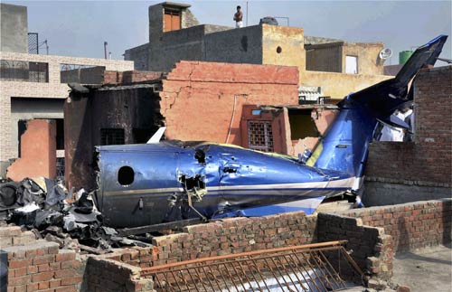 फरीदाबाद विमान हादसे की तस्‍वीरें | भय का माहौल