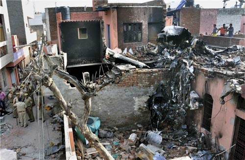 फरीदाबाद विमान हादसे की तस्‍वीरें | भय का माहौल