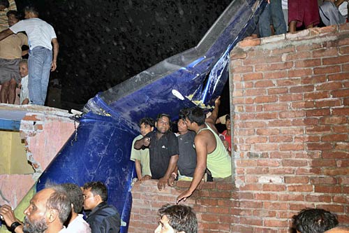 फरीदाबाद विमान हादसे की तस्‍वीरें | भय का माहौल