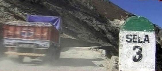 हेलीकॉप्‍टर दुर्घटना में अरुणाचल प्रदेश के सीएम की मौत