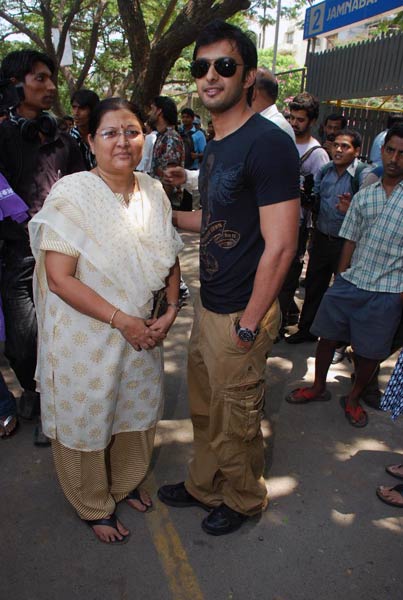 'मदर्स डे' पर ममता से भीगा बॉलीवुड