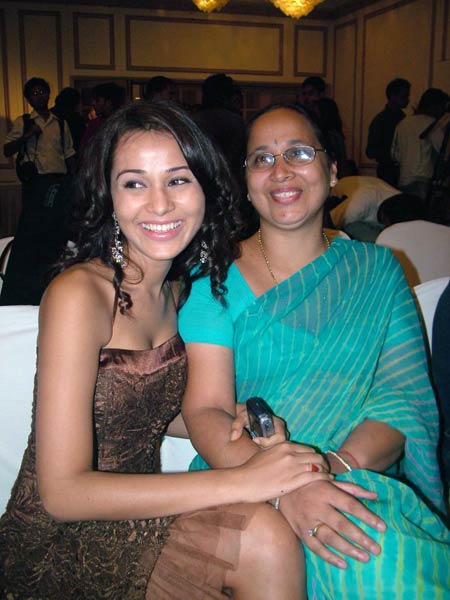 'मदर्स डे' पर ममता से भीगा बॉलीवुड