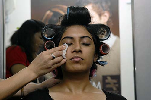 लड़कियों को संवरने में क्‍यों लगता है समय? |   चुंबन प्‍यार वाला