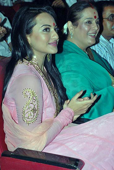 दादा साहब फाल्‍के अवार्ड समारोह में सितारे । देखें जलवा