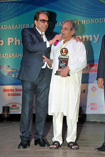 दादा साहब फाल्‍के अवार्ड समारोह में सितारे । देखें जलवा