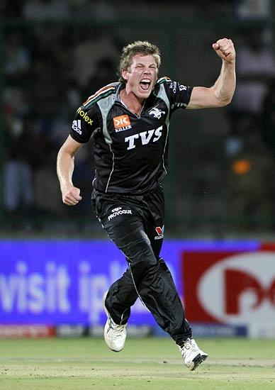 बारिश में धुल गया पुणे और दिल्ली का मैच