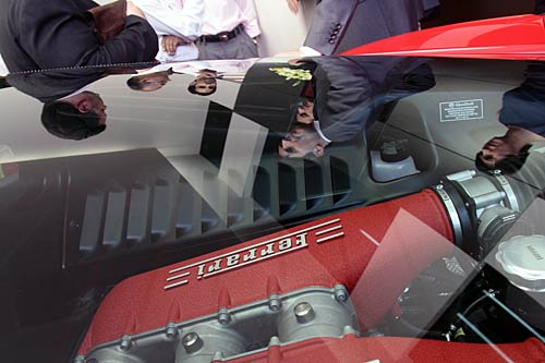 दिल्‍ली में खुला फेरारी का पहला शोरूम...