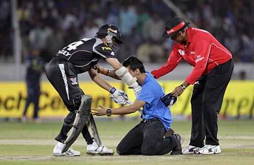 पुणे ने हैदराबाद को 6 विकेट से हराया