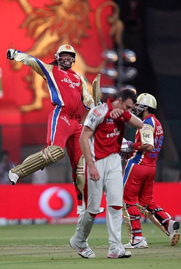 गेल की आंधी में पंजाब हुआ फेल