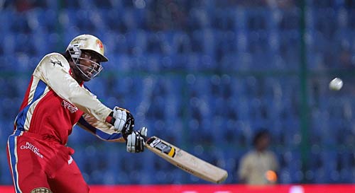 गेल की आंधी में पंजाब हुआ फेल