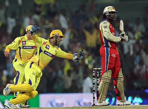 कैसे किया धोनी की सेना ने खिताब पर कब्जा । टॉप बल्‍लेबाज