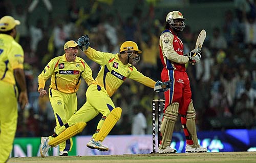 कैसे किया धोनी की सेना ने खिताब पर कब्जा । टॉप बल्‍लेबाज