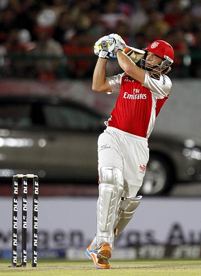 गिलक्रिस्‍ट की आंधी में उड़ा बैंगलोर