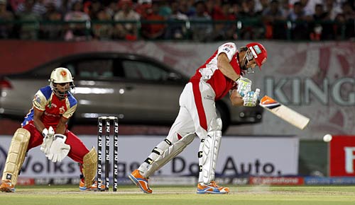 गिलक्रिस्‍ट की आंधी में उड़ा बैंगलोर