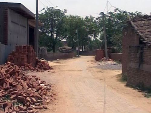 देखें यूपी में जमीन अधिग्रहण को लेकर कैसे भड़की आग...