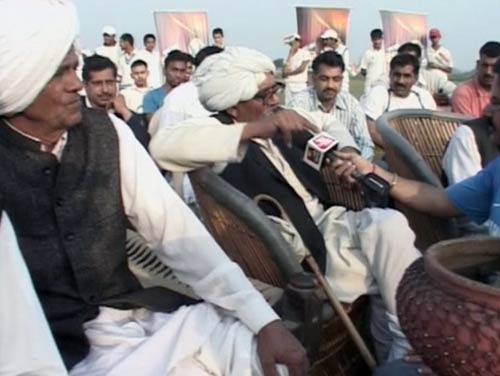 देखें यूपी में जमीन अधिग्रहण को लेकर कैसे भड़की आग...