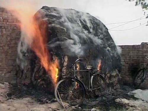 देखें यूपी में जमीन अधिग्रहण को लेकर कैसे भड़की आग...