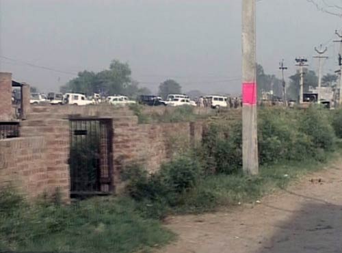 देखें यूपी में जमीन अधिग्रहण को लेकर कैसे भड़की आग...