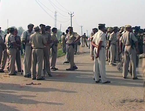 देखें यूपी में जमीन अधिग्रहण को लेकर कैसे भड़की आग...