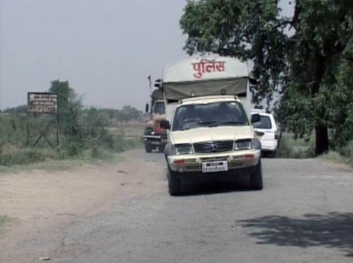 देखें यूपी में जमीन अधिग्रहण को लेकर कैसे भड़की आग...