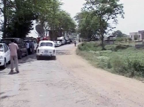 देखें यूपी में जमीन अधिग्रहण को लेकर कैसे भड़की आग...