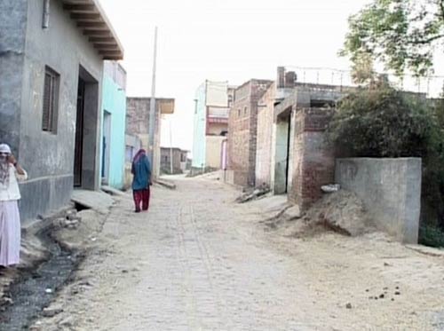 देखें यूपी में जमीन अधिग्रहण को लेकर कैसे भड़की आग...