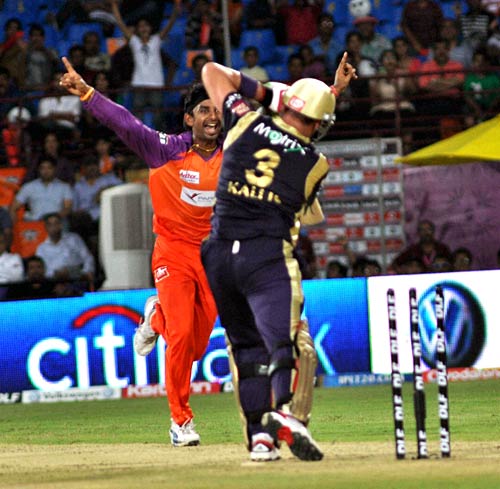 कोच्चि ने दी कोलकाता को मात