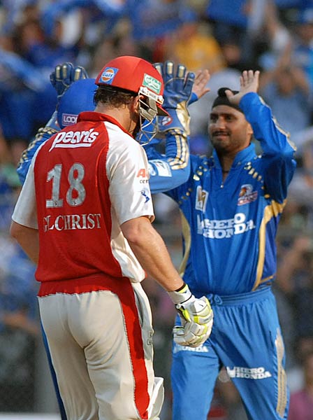 पंजाब को हरा मुंबई टॉप पर...