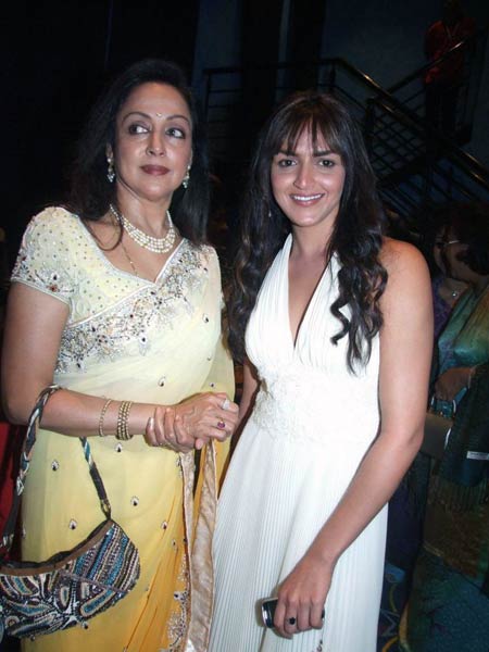 'मदर्स डे' पर ममता से भीगा बॉलीवुड