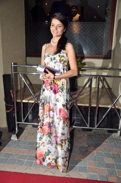 गोल्‍ड अवार्ड 2011 प्री बैश | सोफिया का हॉट फोटो