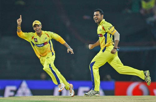 कैसे किया धोनी की सेना ने खिताब पर कब्जा । टॉप बल्‍लेबाज