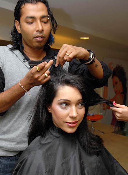 लड़कियों को संवरने में क्‍यों लगता है समय? |   चुंबन प्‍यार वाला