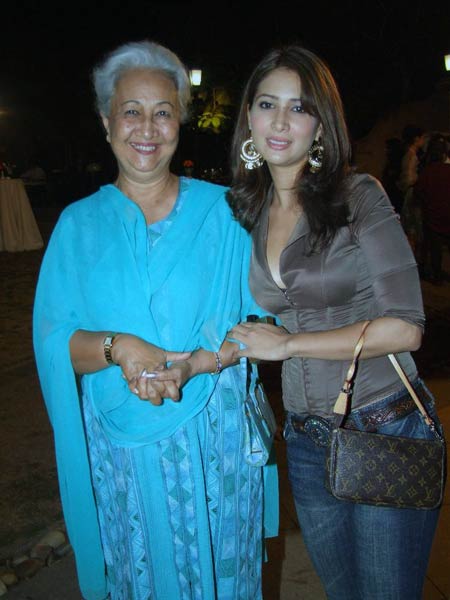 'मदर्स डे' पर ममता से भीगा बॉलीवुड