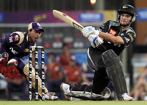 पुणे को हराकर कोलकाता प्‍लेऑफ राउंड में पहुंचा