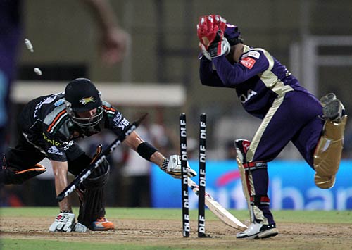 पुणे को हराकर कोलकाता प्‍लेऑफ राउंड में पहुंचा