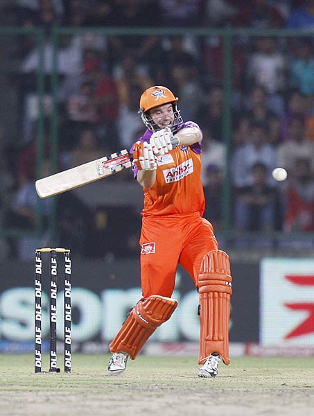 दिल्‍ली को मिली कोच्चि से मात...