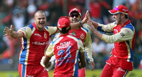 बैंगलोर ने कोलकाता को 4 विकेट से हराया