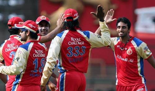 बैंगलोर ने कोलकाता को 4 विकेट से हराया