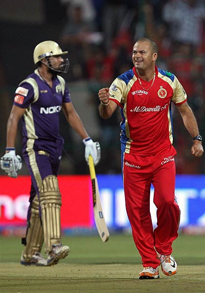 बैंगलोर ने कोलकाता को 4 विकेट से हराया