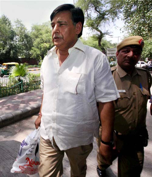 दिल्ली की तिहाड़ जेल से है कई वीआईपी कैदियों का नाता