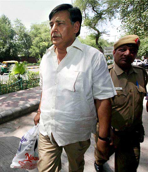 24 मई 2011: तस्‍वीरों में देखें दिनभर की बड़ी खबरें