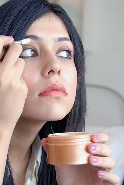 लड़कियों को संवरने में क्‍यों लगता है समय? |   चुंबन प्‍यार वाला