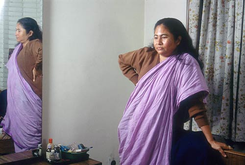 बंगाल में चली ममता की आंधी । पसोपेश में वाममोर्चा