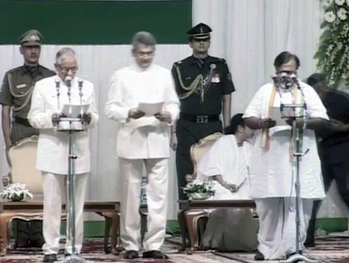 प. बंगाल की पहली महिला सीएम बनी ममता...